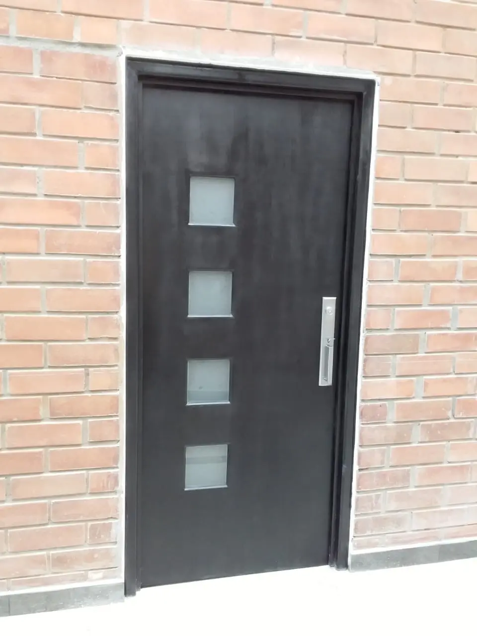 Construcción de puertas en aluminio, hierro, vidrio